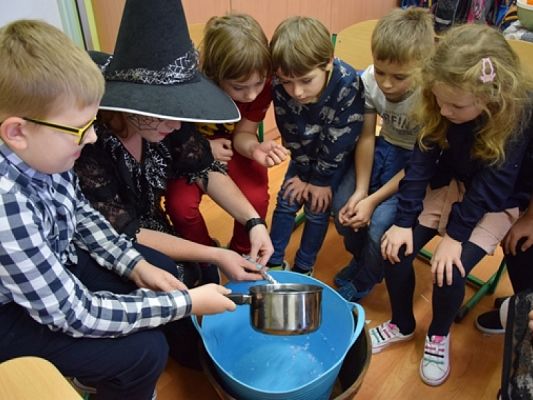  Grafika #6: DZIŚ CIEŃ WOSKU CI UKAŻE, CO CI ŻYCIE NIESIE W DARZE grafika