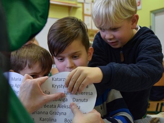  Grafika #9: DZIŚ CIEŃ WOSKU CI UKAŻE, CO CI ŻYCIE NIESIE W DARZE grafika