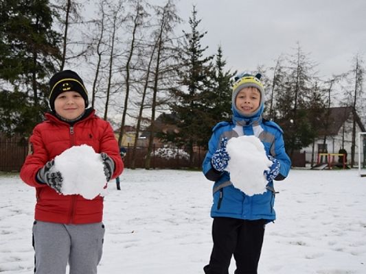  Grafika #0: ZIMA LUBI DZIECI NAJBARDZIEJ NA ŚWIECIE grafika