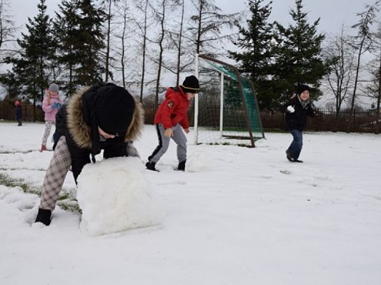  Grafika #1: ZIMA LUBI DZIECI NAJBARDZIEJ NA ŚWIECIE grafika