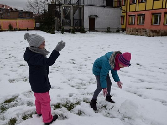  Grafika #4: ZIMA LUBI DZIECI NAJBARDZIEJ NA ŚWIECIE grafika