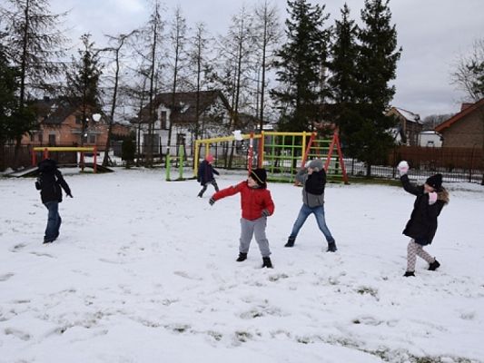  Grafika #6: ZIMA LUBI DZIECI NAJBARDZIEJ NA ŚWIECIE grafika