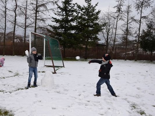  Grafika #8: ZIMA LUBI DZIECI NAJBARDZIEJ NA ŚWIECIE grafika