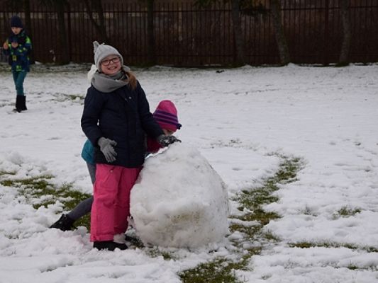  Grafika #10: ZIMA LUBI DZIECI NAJBARDZIEJ NA ŚWIECIE grafika