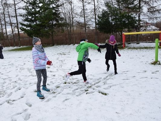  Grafika #17: ZIMA LUBI DZIECI NAJBARDZIEJ NA ŚWIECIE grafika