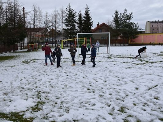  Grafika #18: ZIMA LUBI DZIECI NAJBARDZIEJ NA ŚWIECIE grafika