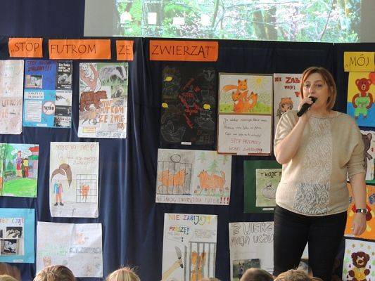  Grafika #1: DZIEŃ BEZ FUTRA grafika