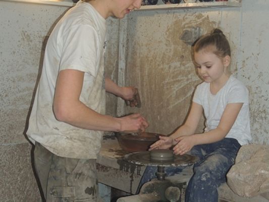  Grafika #7: PIERWSZAKI W KARTUZACH I W CHMIELNIE grafika