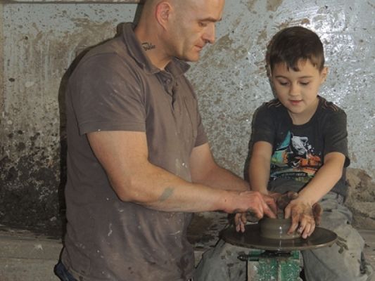  Grafika #8: PIERWSZAKI W KARTUZACH I W CHMIELNIE grafika