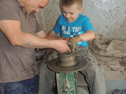  Grafika #14: PIERWSZAKI W KARTUZACH I W CHMIELNIE grafika