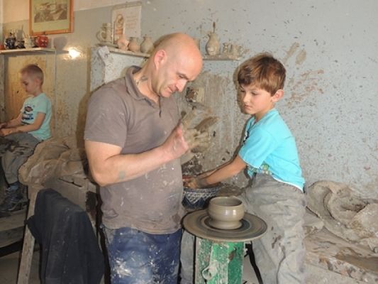  Grafika #17: PIERWSZAKI W KARTUZACH I W CHMIELNIE grafika