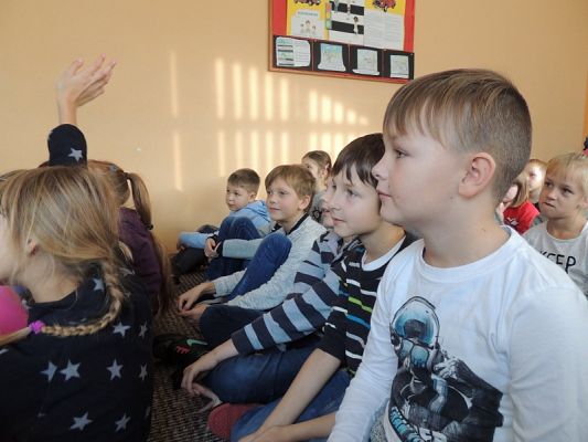  Grafika #0: SPOTKANIE Z POLICJANTKĄ grafika