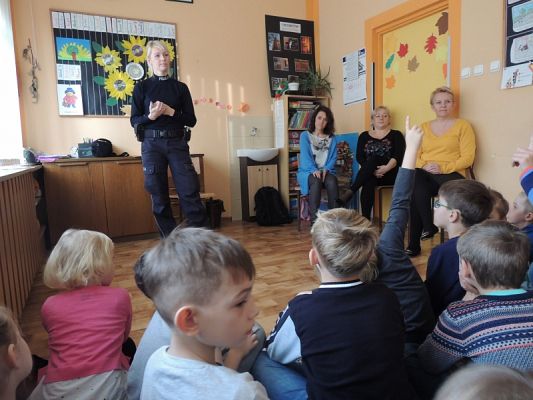  Grafika #1: SPOTKANIE Z POLICJANTKĄ grafika