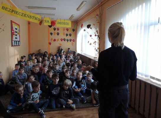  Grafika #4: SPOTKANIE Z POLICJANTKĄ grafika