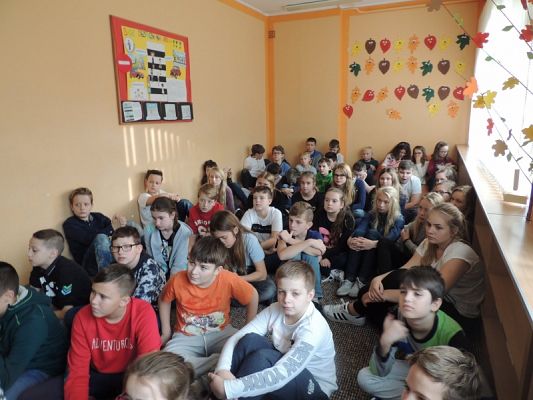  Grafika #5: SPOTKANIE Z POLICJANTKĄ grafika