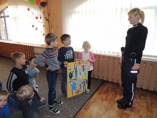  Grafika #6: SPOTKANIE Z POLICJANTKĄ grafika