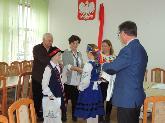  Grafika #3: LAUREACI POWIATOWEGO KONKURSU PIĘKNEGO CZYTANIA grafika