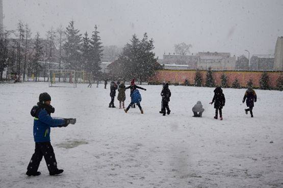 Grafika #2: ZABAWY NA ŚNIEGU grafika