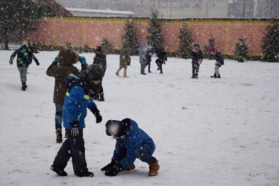  Grafika #3: ZABAWY NA ŚNIEGU grafika