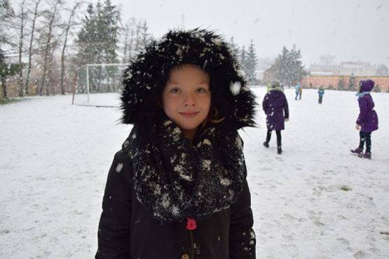  Grafika #4: ZABAWY NA ŚNIEGU grafika