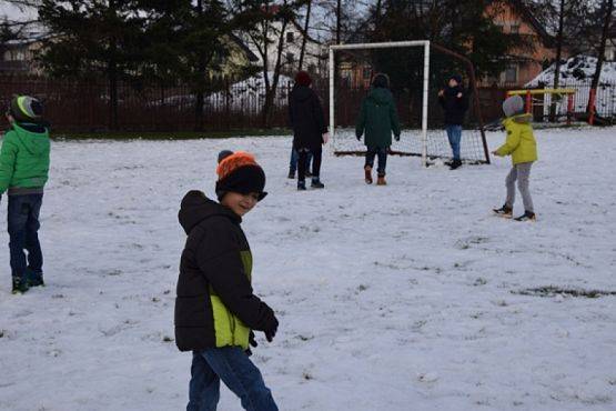  Grafika #6: ZABAWY NA ŚNIEGU grafika