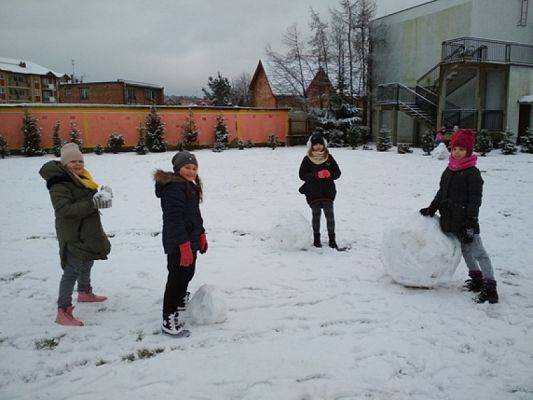  Grafika #19: ZABAWY NA ŚNIEGU grafika