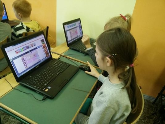  Grafika #1: PRZYJAZNY INTERNET grafika