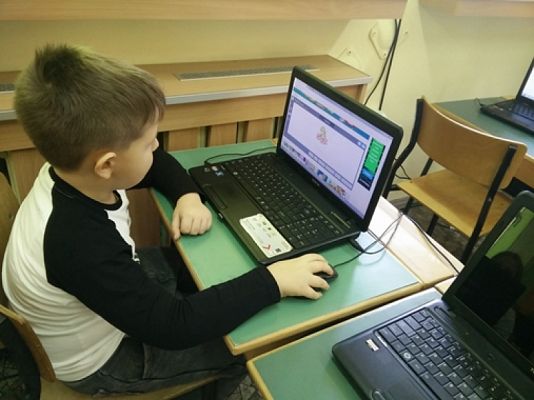  Grafika #2: PRZYJAZNY INTERNET grafika