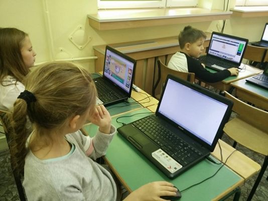  Grafika #4: PRZYJAZNY INTERNET grafika