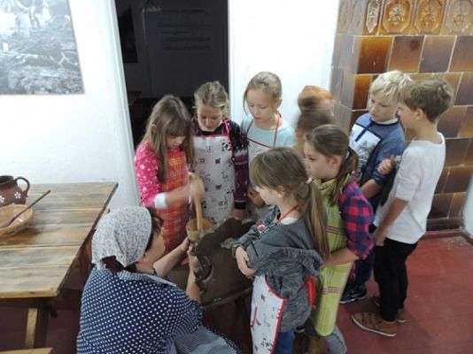  Grafika #5: KLASA III NA WYCIECZCE W KLUKACH grafika