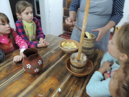  Grafika #8: KLASA III NA WYCIECZCE W KLUKACH grafika