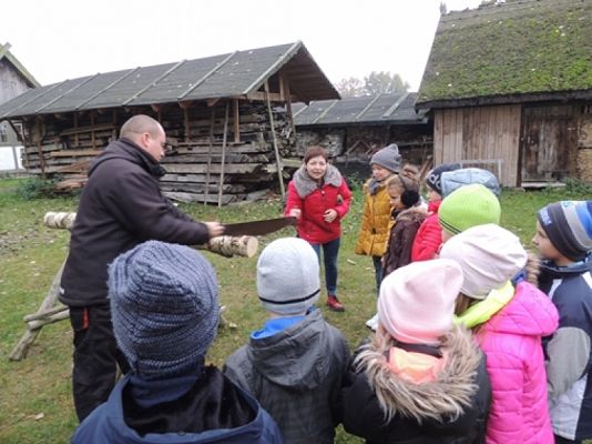  Grafika #12: KLASA III NA WYCIECZCE W KLUKACH grafika