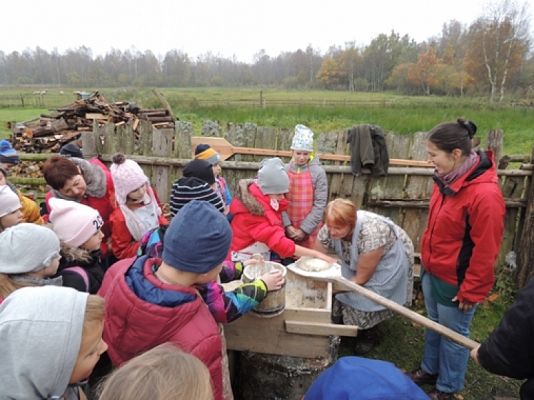  Grafika #21: KLASA III NA WYCIECZCE W KLUKACH grafika