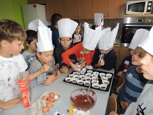  Grafika #7: DZIEŃ KUCHARZA grafika