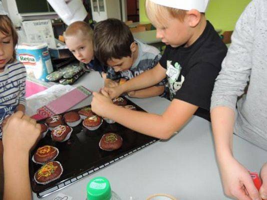  Grafika #8: DZIEŃ KUCHARZA grafika