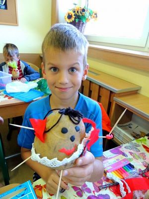  Grafika #4: "ZIEMNIACZANE LUDZIKI" grafika