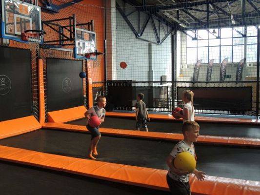  Grafika #0: Wycieczka klas III do Jumpcity grafika