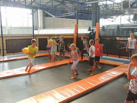  Grafika #1: Wycieczka klas III do Jumpcity grafika