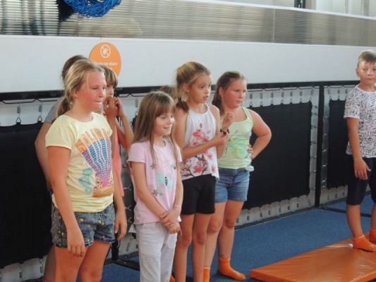  Grafika #4: Wycieczka klas III do Jumpcity grafika