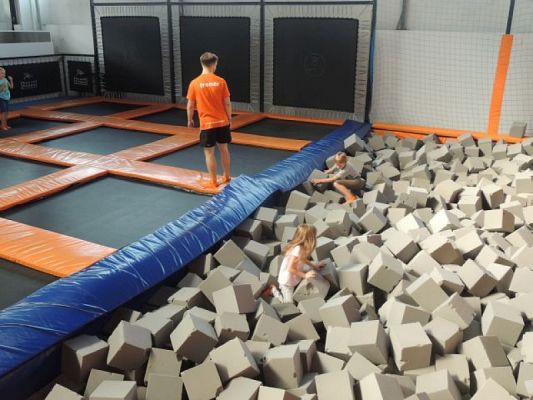  Grafika #6: Wycieczka klas III do Jumpcity grafika