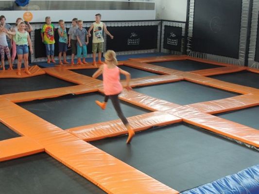  Grafika #7: Wycieczka klas III do Jumpcity grafika