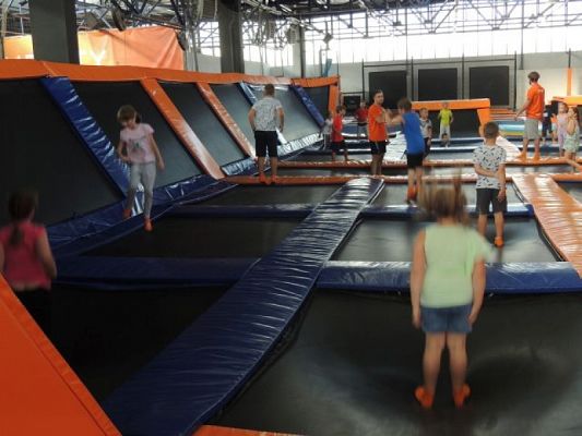  Grafika #14: Wycieczka klas III do Jumpcity grafika