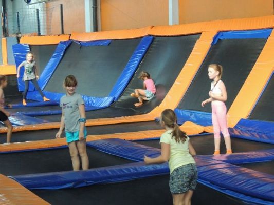  Grafika #15: Wycieczka klas III do Jumpcity grafika