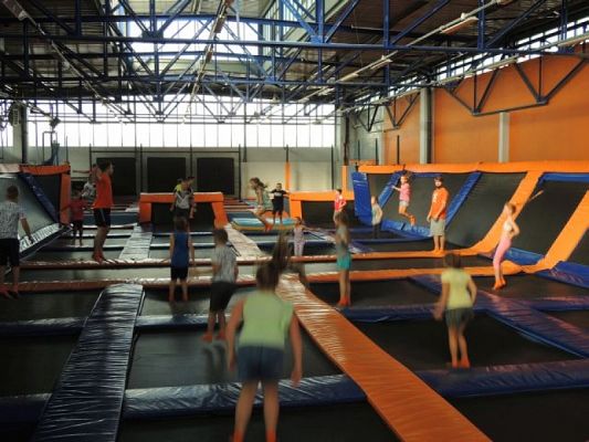  Grafika #16: Wycieczka klas III do Jumpcity grafika