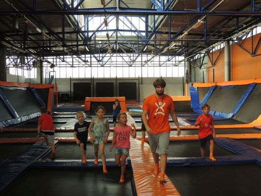  Grafika #17: Wycieczka klas III do Jumpcity grafika