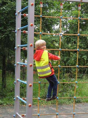  Grafika #4: PIERWSZAKI W PARKU CHROBREGO grafika