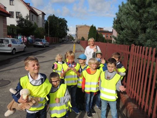  Grafika #7: PIERWSZAKI W PARKU CHROBREGO grafika