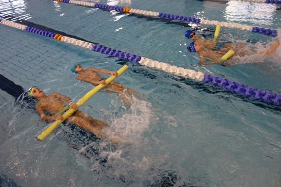  Grafika #9: PŁYWAĆ KAŻDY MOŻE grafika