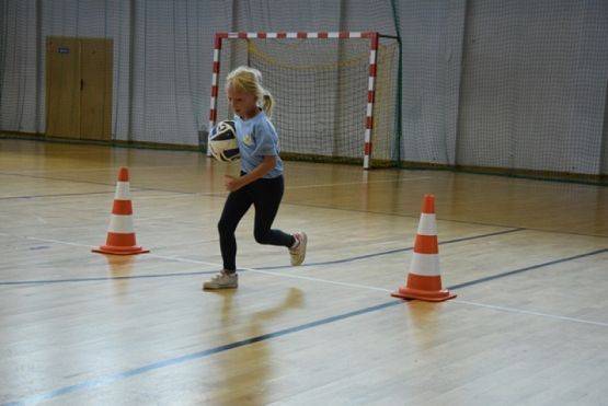  Grafika #10: KONKURS SPORTOWY DLA KLAS I-III KTO Z NAS LEPIEJ I PRĘDZEJ" grafika