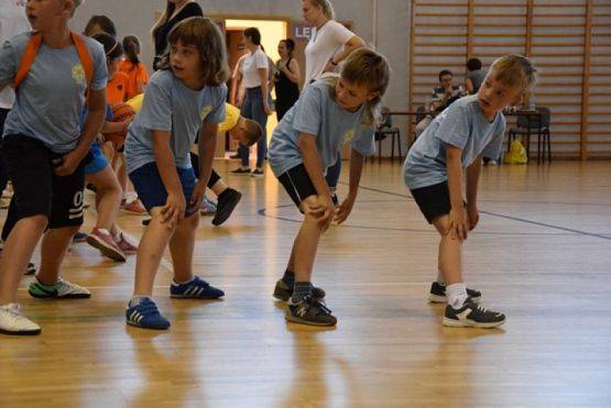  Grafika #18: KONKURS SPORTOWY DLA KLAS I-III KTO Z NAS LEPIEJ I PRĘDZEJ" grafika